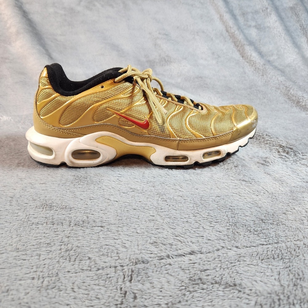 Nike Men’s Gold/Red Air Max-Style Running Sneakers